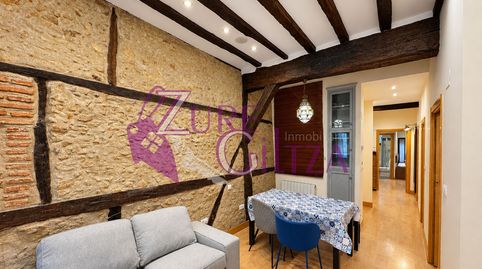 Piso reformado de 2 dormitorios y 2 baños en ARTEKALE, con calefacción individual y equipado. Listo para entrar a vivir!