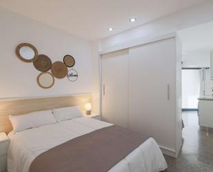 Bedroom of Study to share in  Barcelona Capital  with Air Conditioner and Terrace