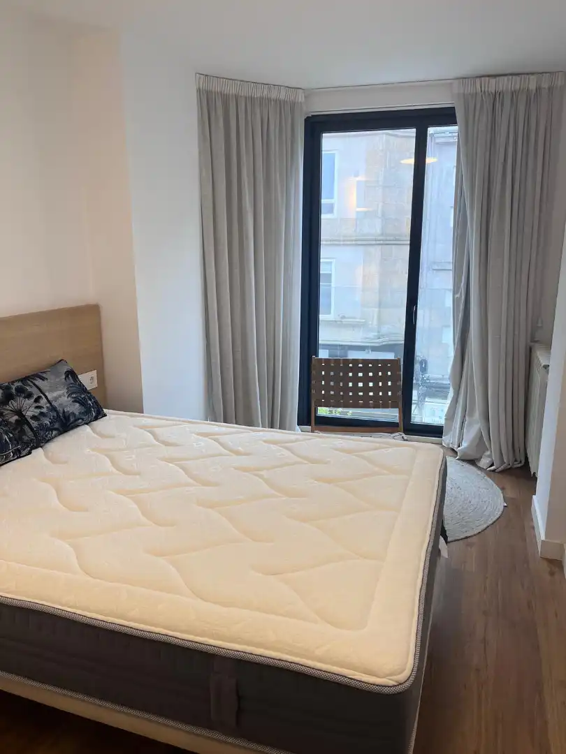 Schlafzimmer von Wohnung zur Miete in Vigo  mit Heizung, Parkett und Terrasse