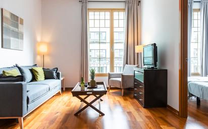 Living room of Flat for sale in  Barcelona Capital  with Air Conditioner, Heating and Parquet flooring