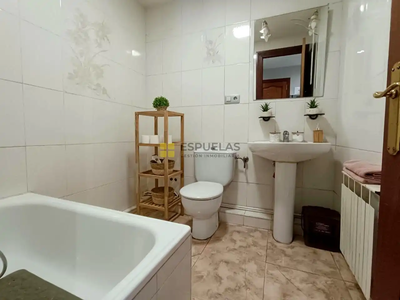 Baño de Apartamento en venta en Quel con Calefacción, Parquet y Trastero