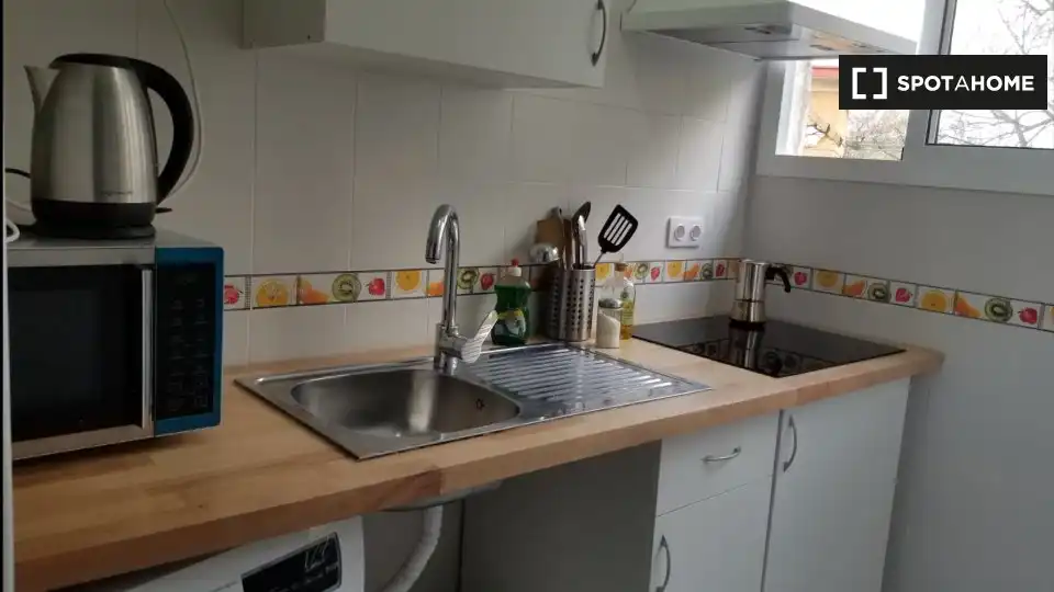 Cocina de Piso para compartir en Sevilla con Aire acondicionado, Calefacción y Amueblado