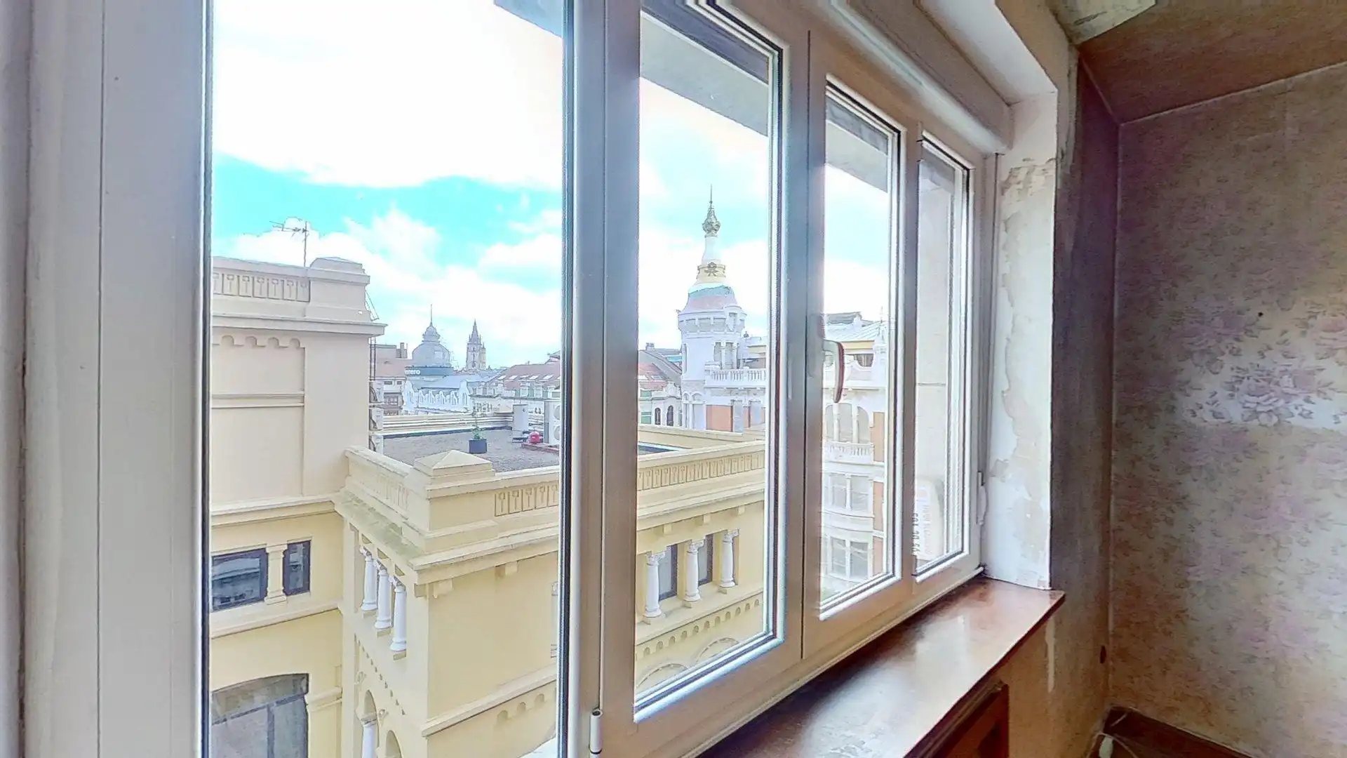 Vista exterior de Piso en venta en Oviedo  con Calefacción