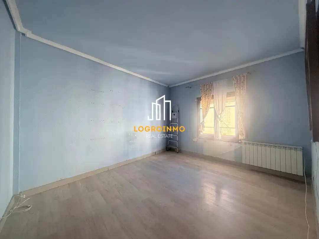 Bedroom of Flat for sale in  Logroño  with Heating, Parquet flooring and Terrace