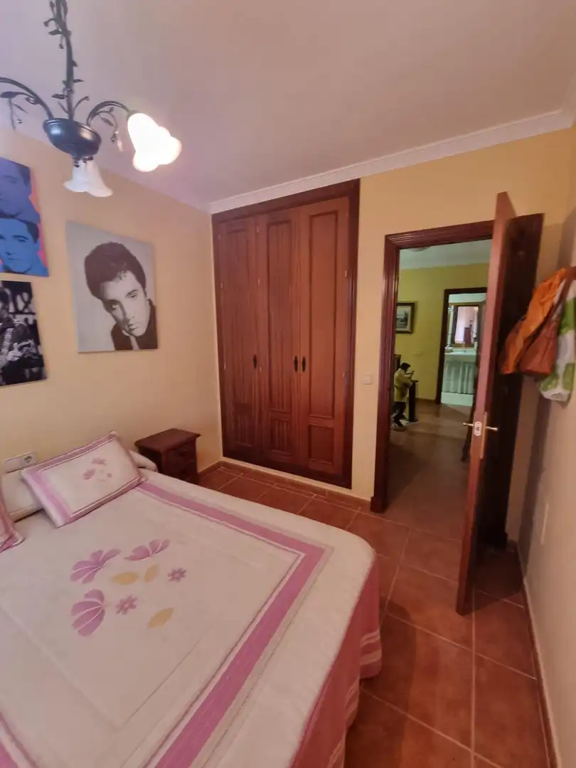 Dormitori de Casa adosada en venda en Algeciras amb Jardí privat, Traster i Piscina comunitària