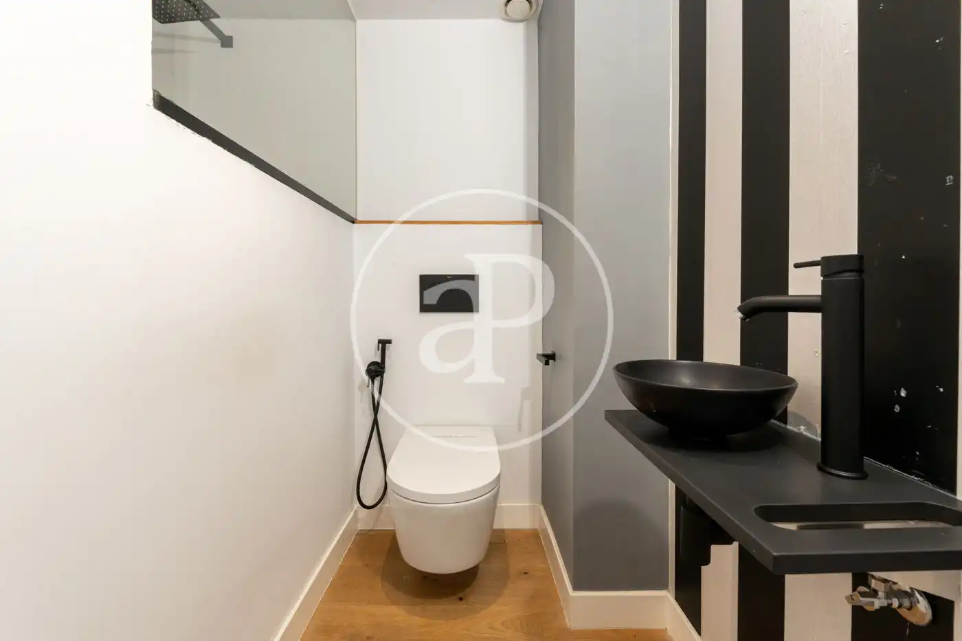 Baño de Piso en venta en Madrid con Aire acondicionado, Calefacción y Jardín privado