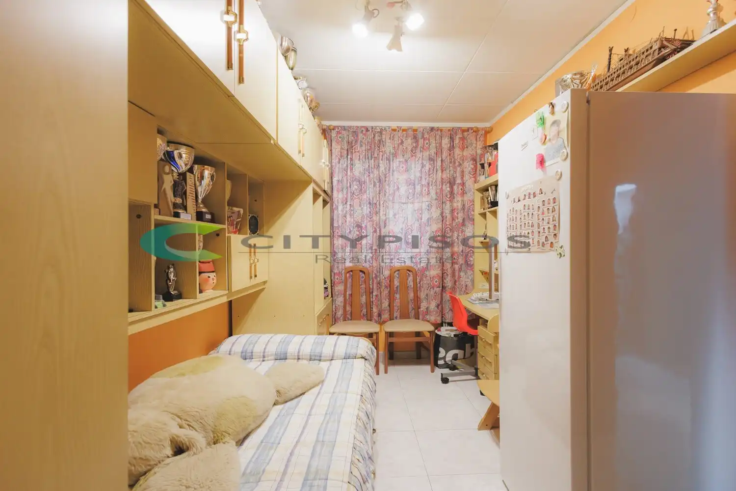 Bedroom of Flat for sale in Barcelona  with Air Conditioner and Oven