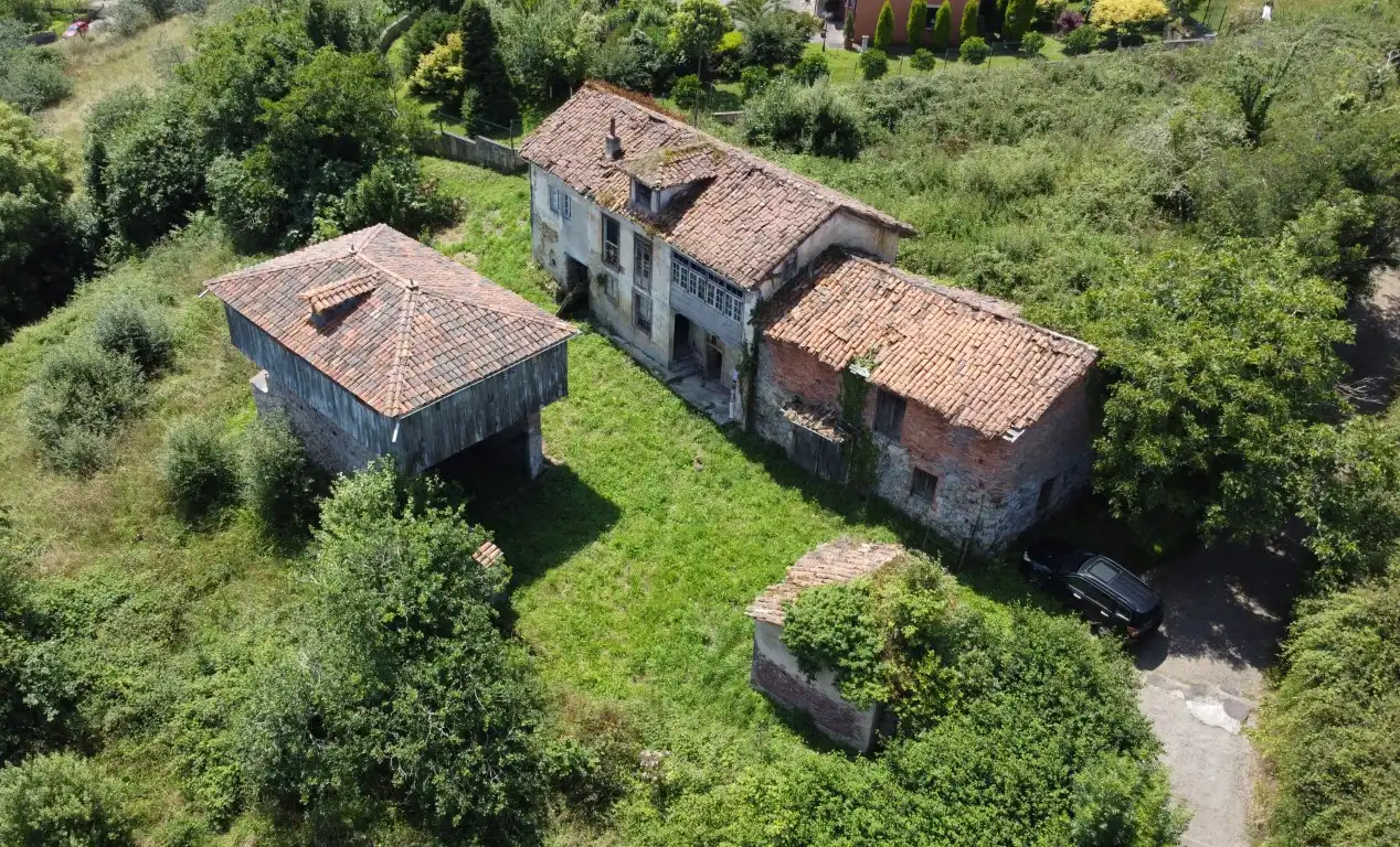 Country house zum Verkauf in Castrillón mit Privatgarten und Balkon
