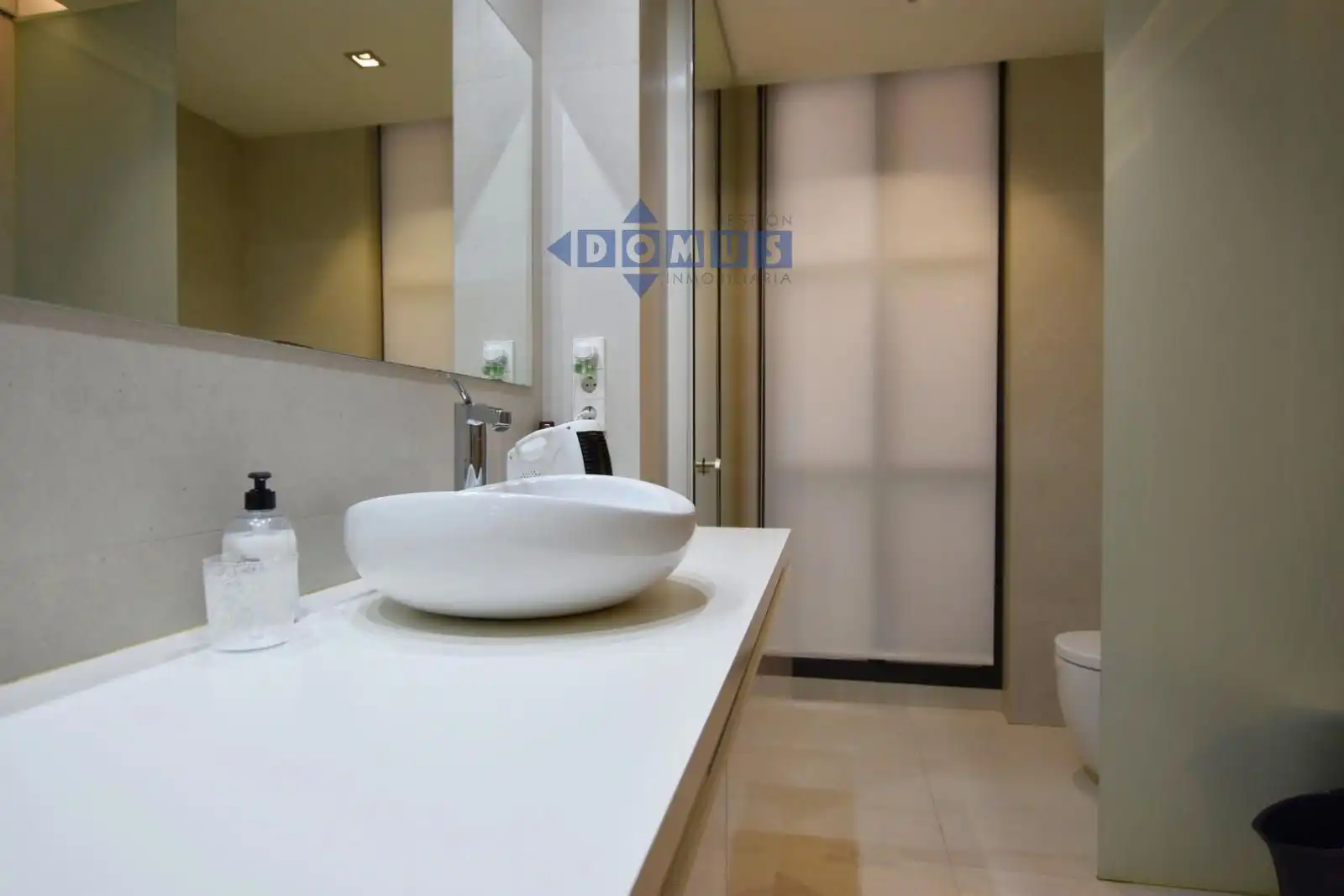 Baño de Piso en venta en Ronda con Aire acondicionado, Calefacción y Amueblado