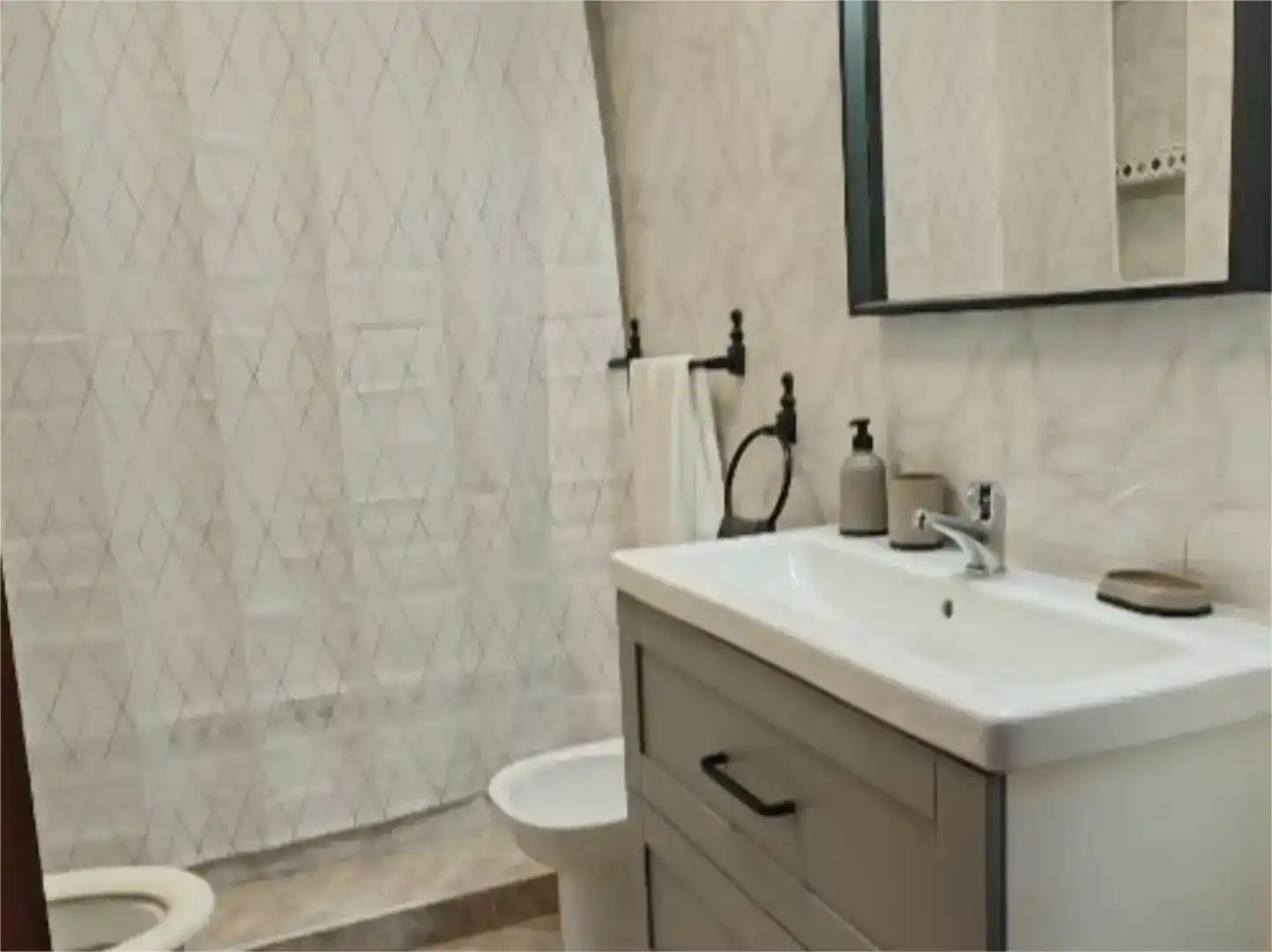 Badezimmer von Wohnung zur Miete in Zaragoza mit Möbliert, Ofen und Waschmaschine