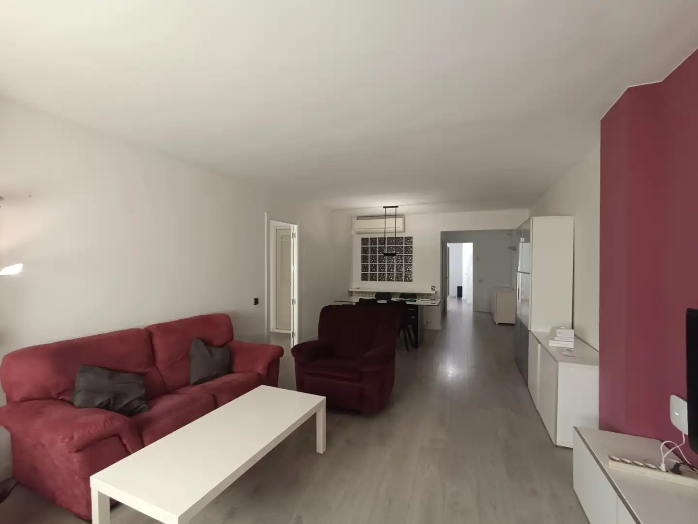 Sala d'estar de Pis de lloguer en Girona amb Calefacció, Moblat i Balcó