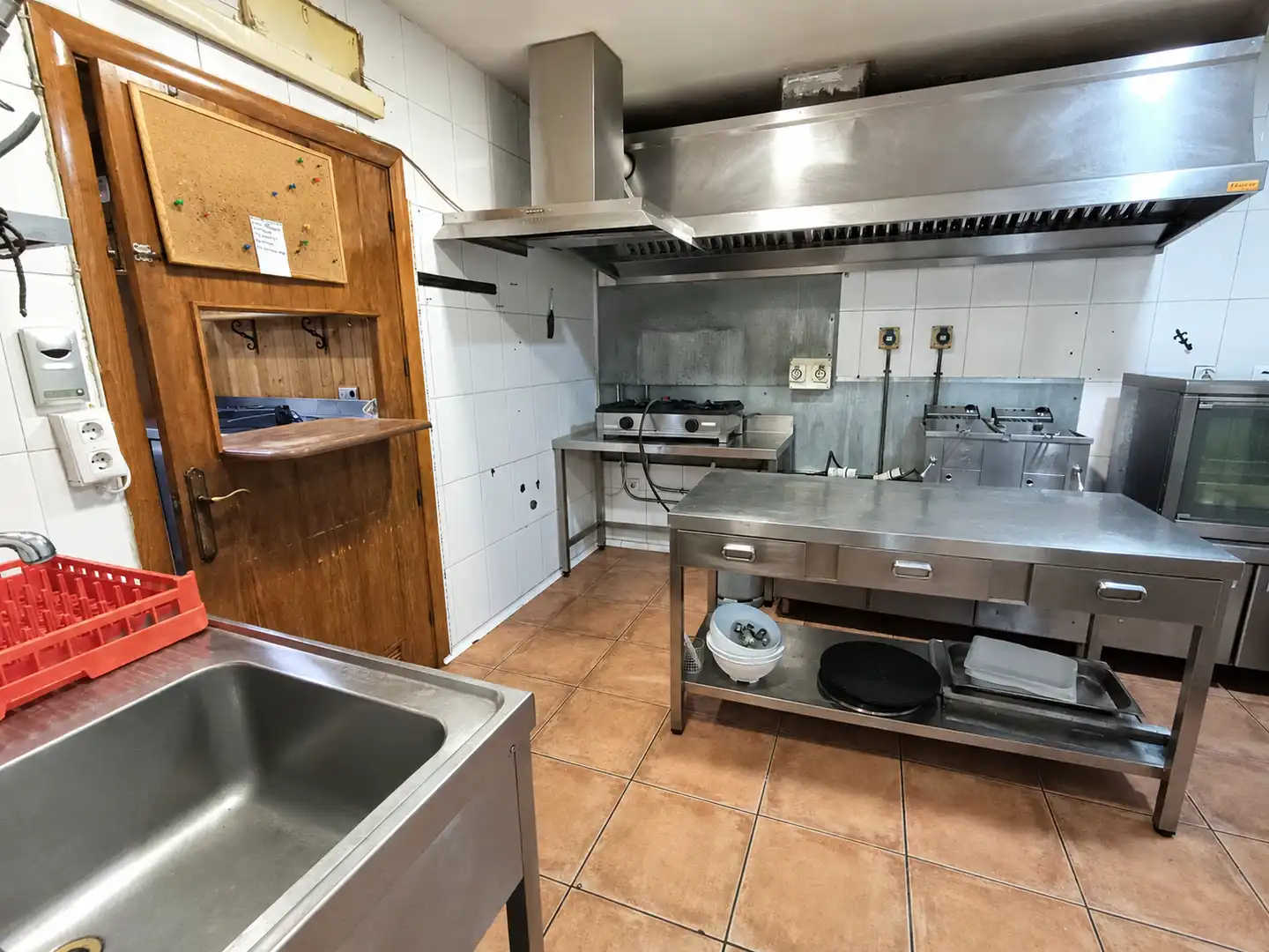 Cuina de Local en venda en La Carlota amb Aire condicionat, Calefacció i Terrassa