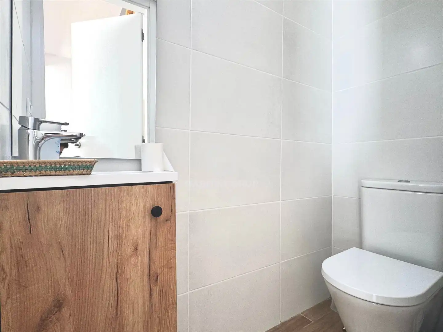 Baño de Casa adosada en venta en Girona con Aire acondicionado, Calefacción y Jardín privado
