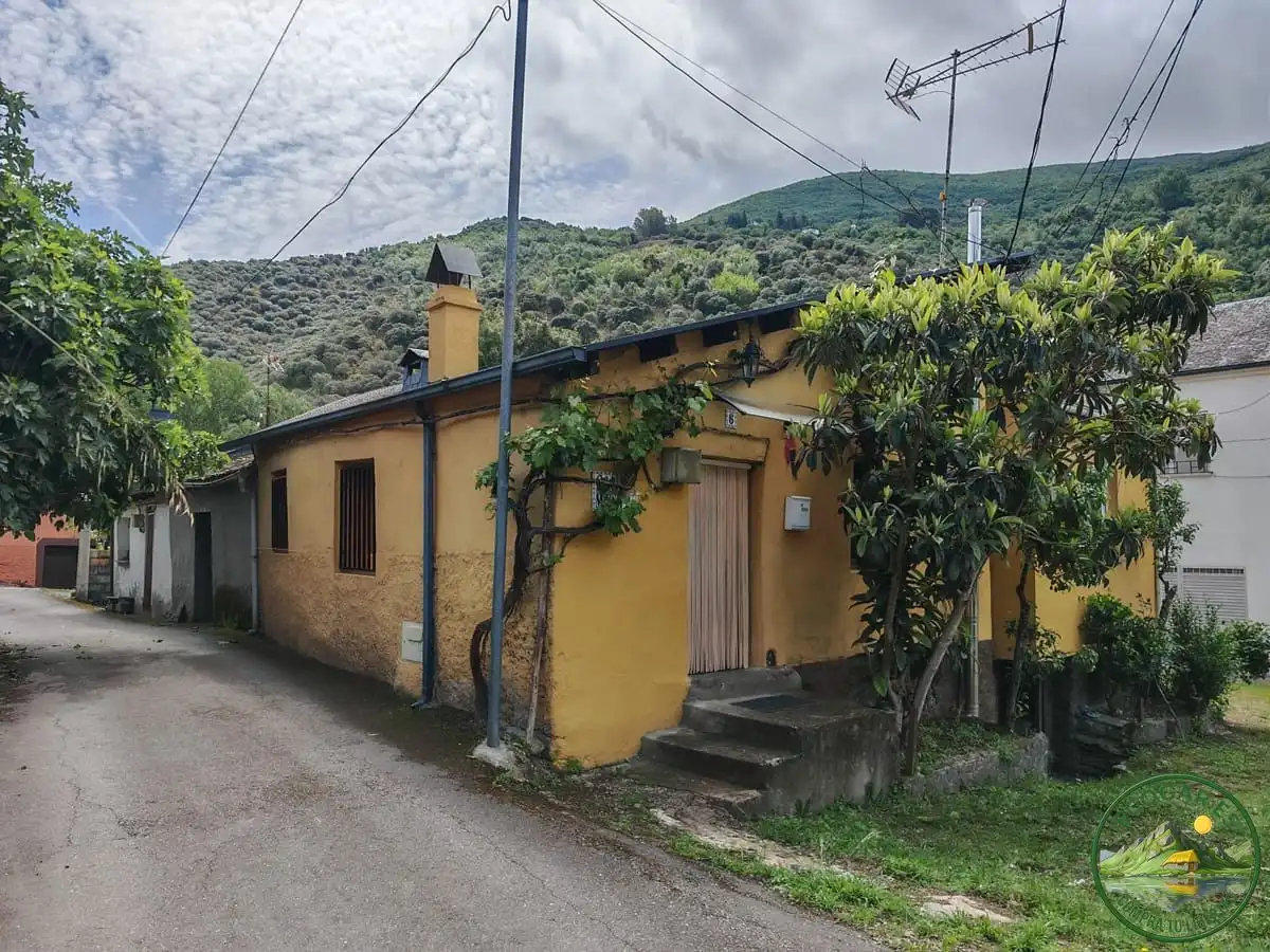 Vista exterior de Casa o chalet en venta en Puente de Domingo Flórez con Calefacción, Jardín privado y Amueblado