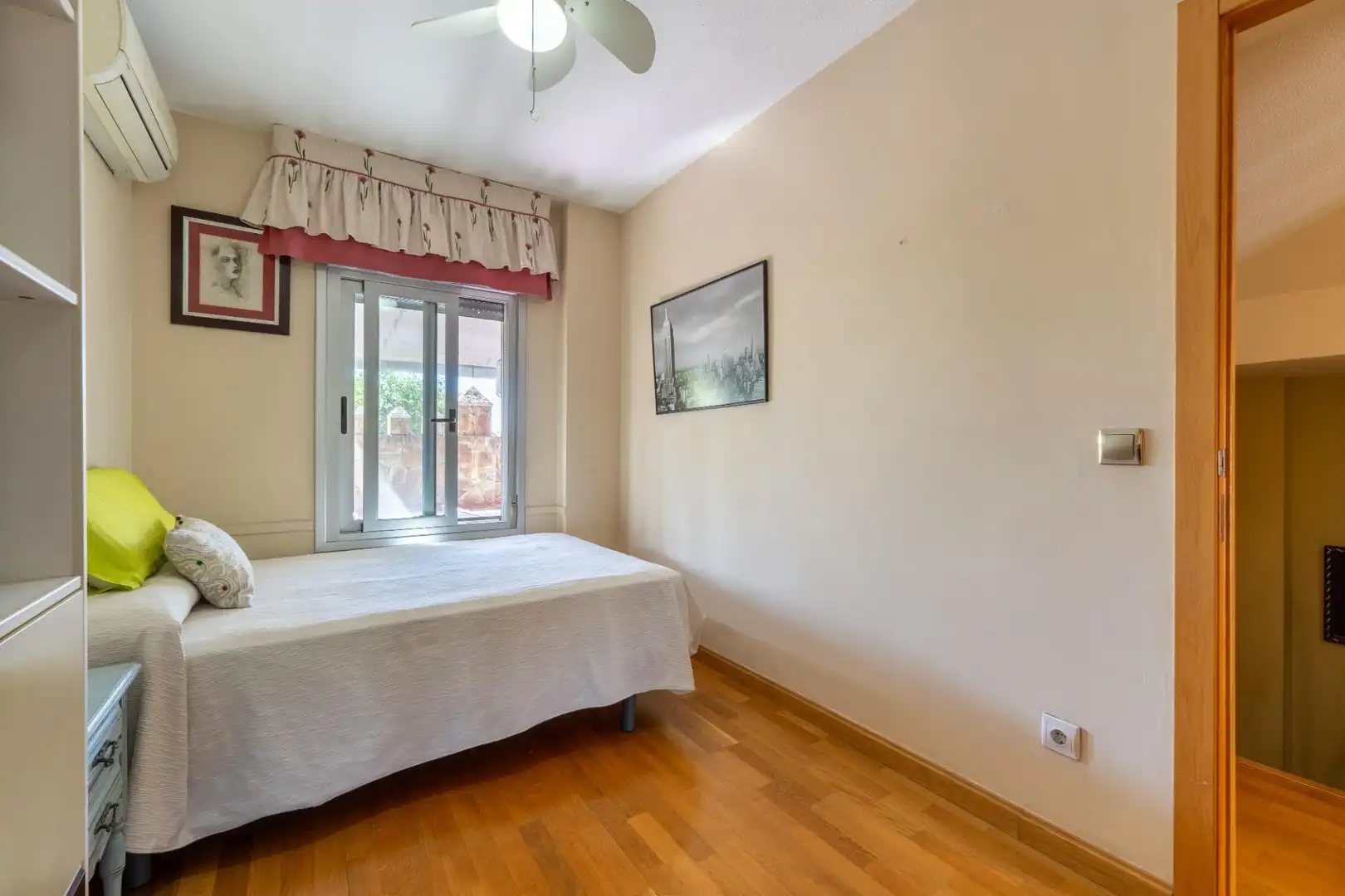 Bedroom of Detached homes for sale in Córdoba  with Air Conditioner, Heating and Storage room