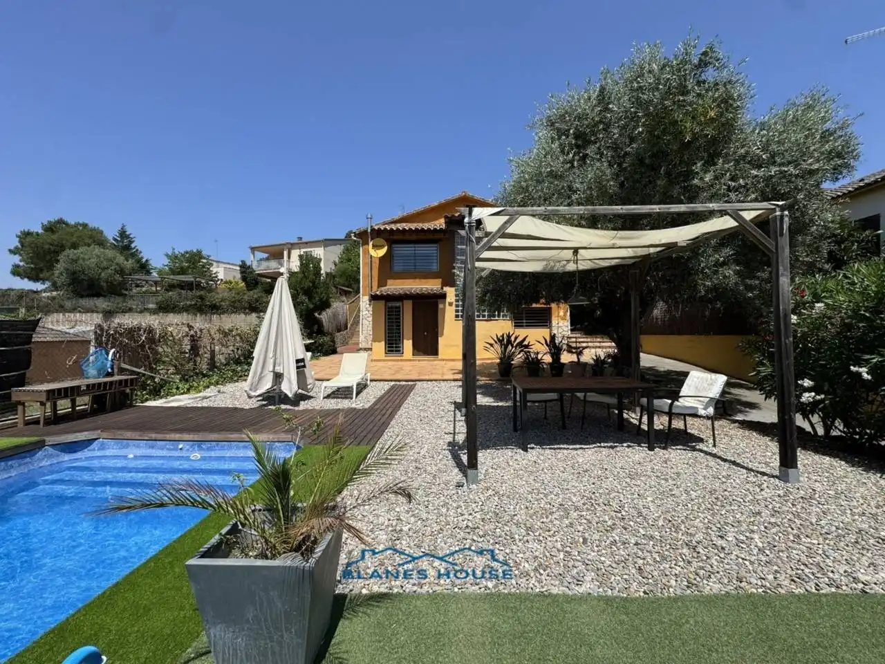 Vista exterior de Casa o xalet en venda en Tordera amb Aire condicionat, Jardí privat i Terrassa