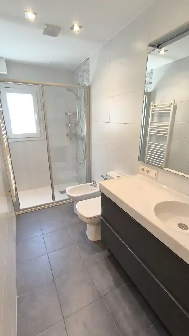 Bany de Casa o xalet en venda en Sant Cugat del Vallès amb Aire condicionat i Piscina