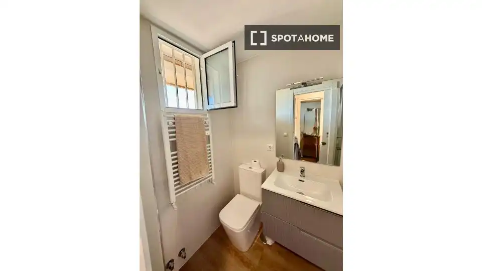 Baño de Piso de alquiler en Madrid con Aire acondicionado, Calefacción y Amueblado