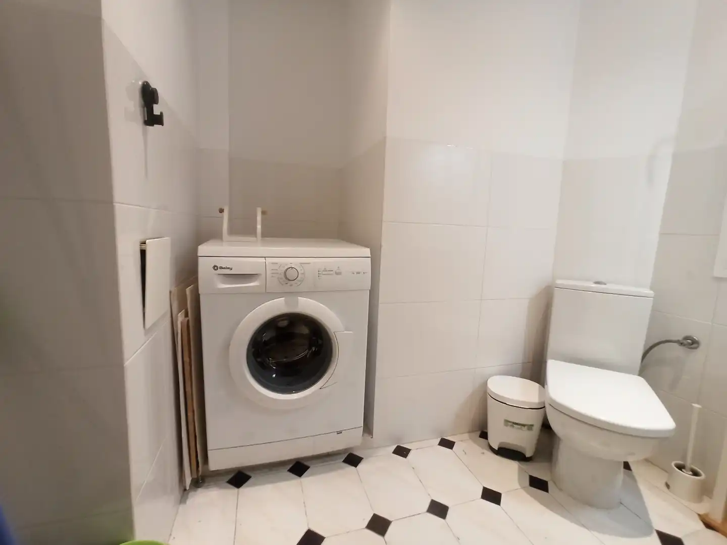 Bathroom of Flat for sale in Madrid  with Air Conditioner, Heating and Parquet flooring