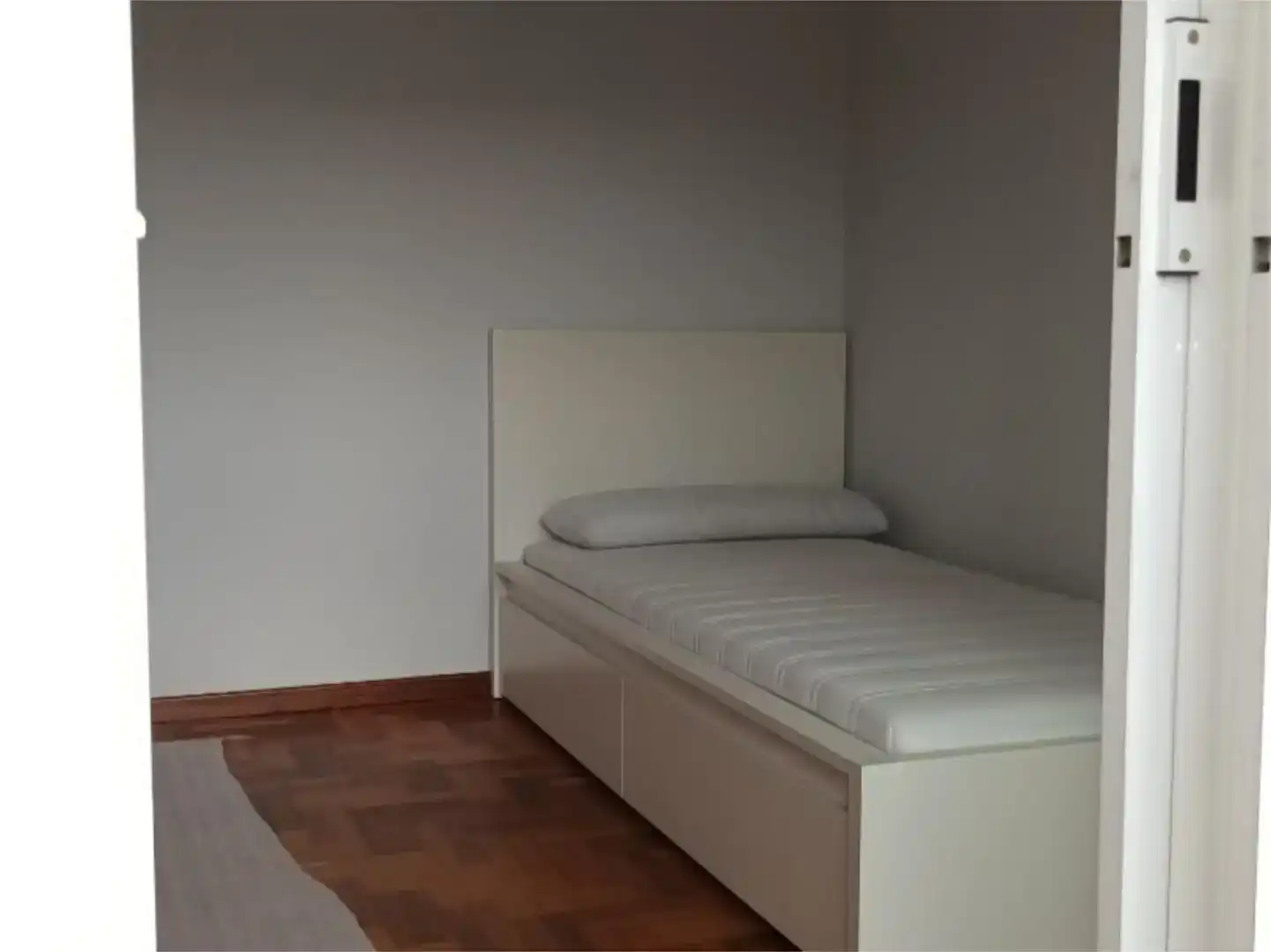 Habitación de Piso de alquiler en Vigo  con Jardín privado, Parquet y Trastero