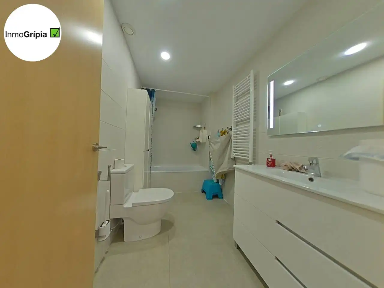 Bathroom of Houses for sale in Terrassa  with Air Conditioner, Heating and Terrace
