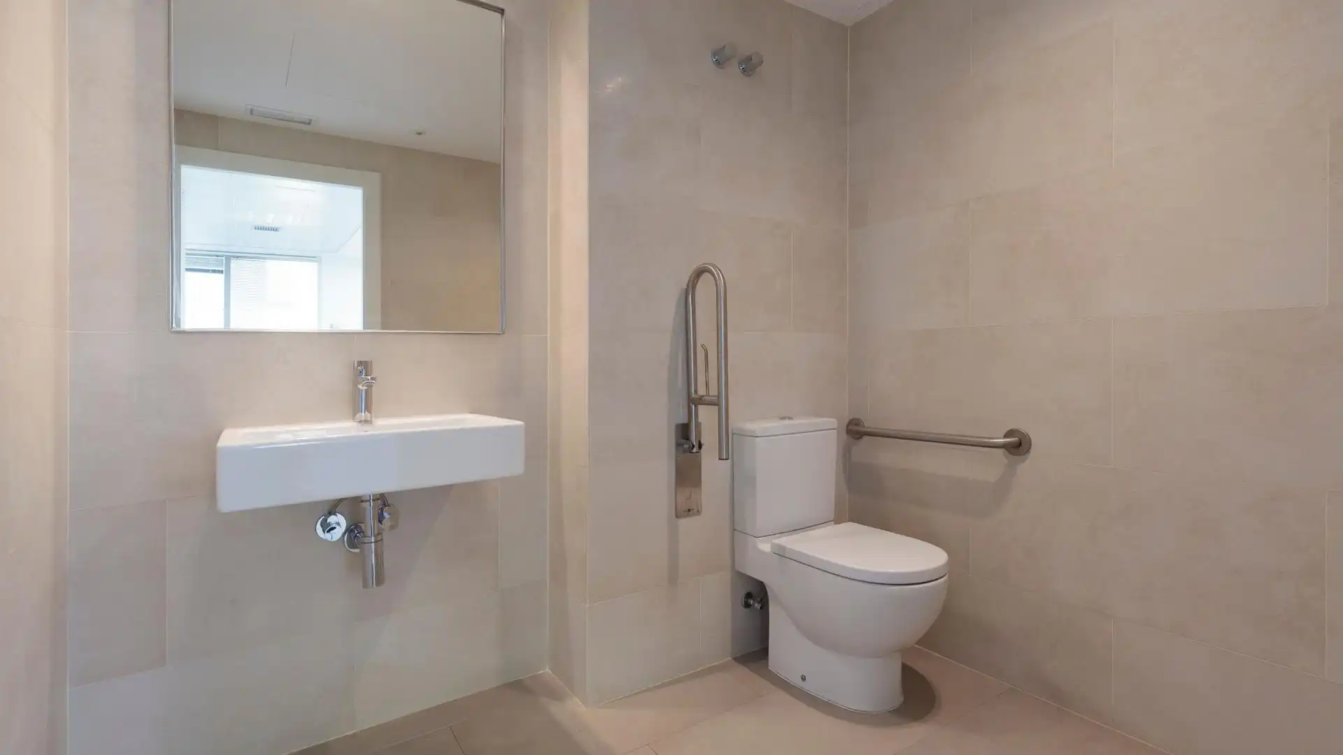Badezimmer von Büro zur Miete in Barcelona mit Heizung