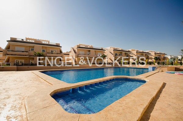 Swimming pool of Flat for sale in Pilar de la Horadada  with Air Conditioner, Heating and Private garden