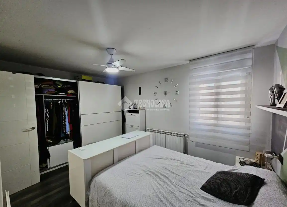 Schlafzimmer von Wohnung zum Verkauf in Parla mit Klimaanlage und Heizung