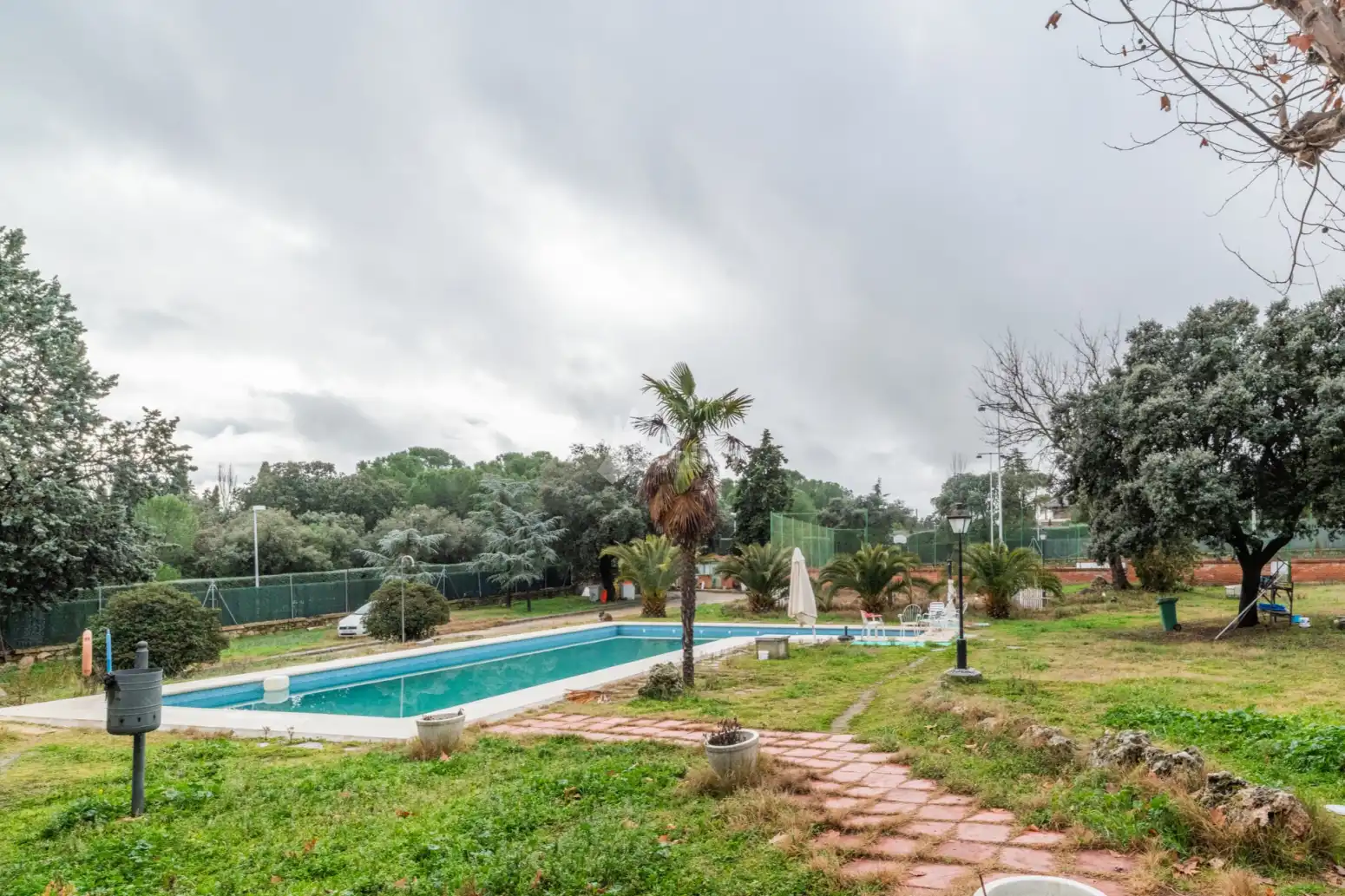 Swimming pool of Houses for sale in Villanueva de la Cañada  with Air Conditioner, Heating and Parquet flooring
