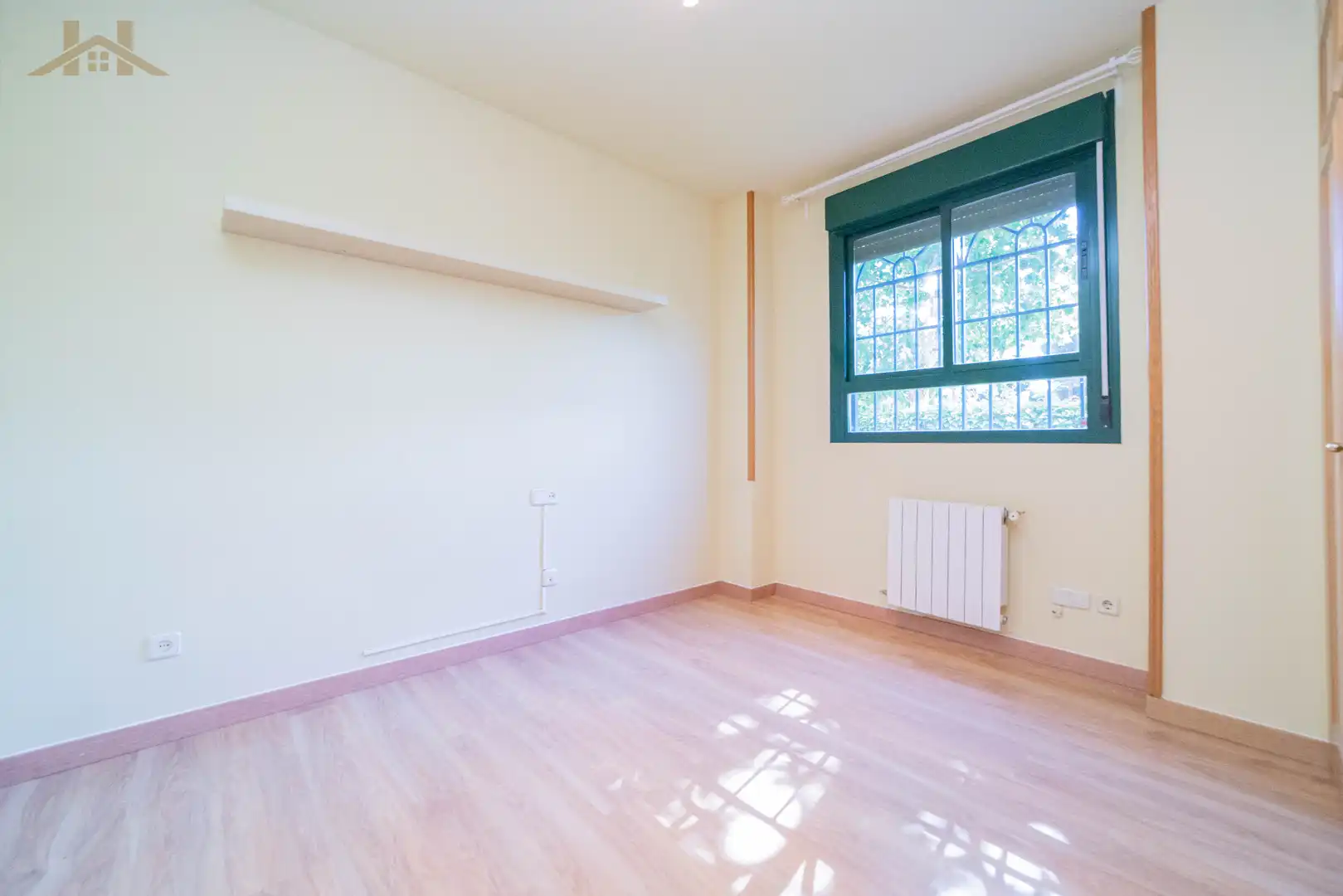 Habitación de Piso en venta en Boadilla del Monte con Aire acondicionado, Calefacción y Jardín privado