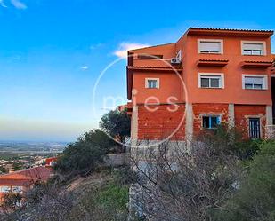 Vista exterior de Casa o xalet en venda en Godelleta amb Aire condicionat, Jardí privat i Terrassa