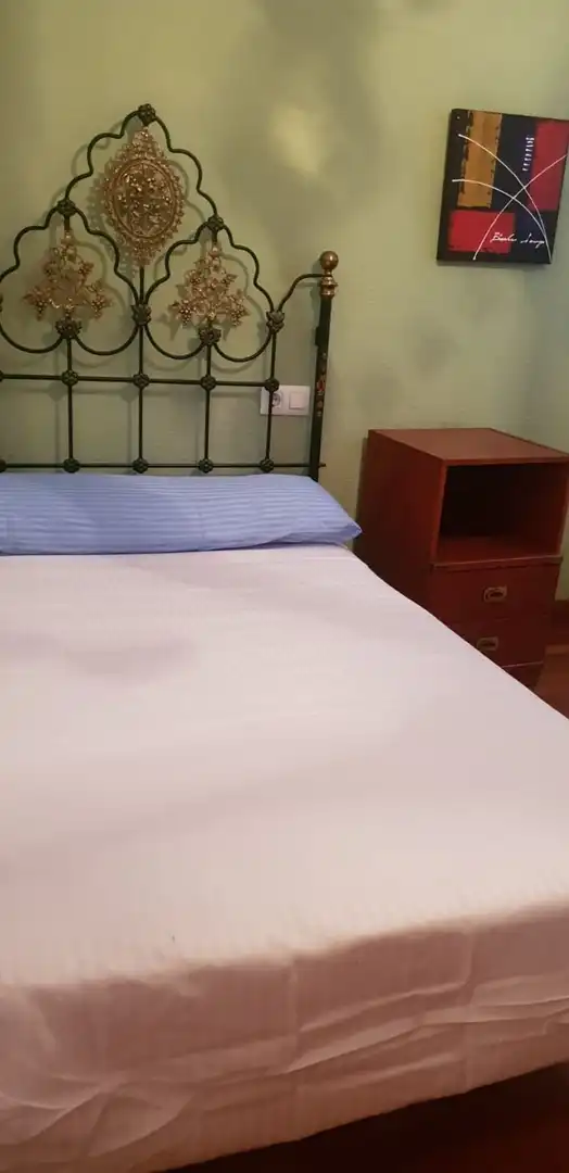 Habitación de Piso de alquiler en Sevilla con Aire acondicionado, Amueblado y Horno