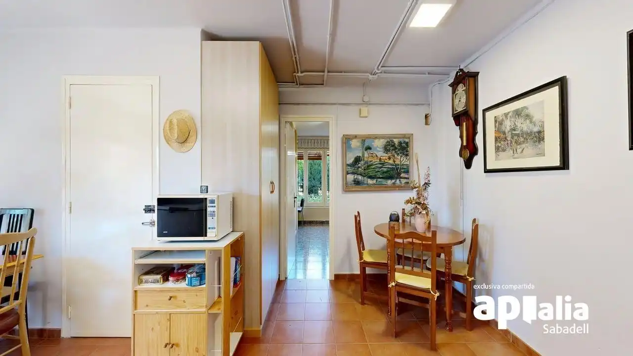Cuina de Casa o xalet en venda en Barberà del Vallès amb Calefacció, Jardí privat i Terrassa