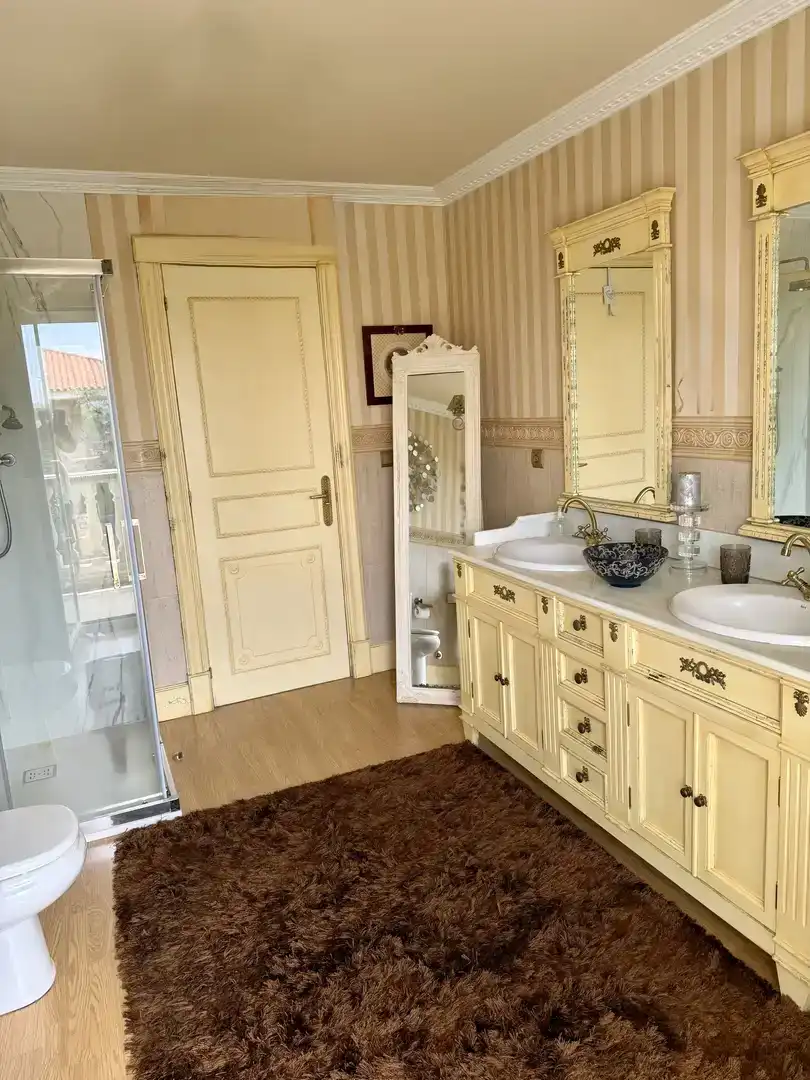 Bany de Casa o xalet en venda en Garray amb Jardí privat, Parquet i Piscina