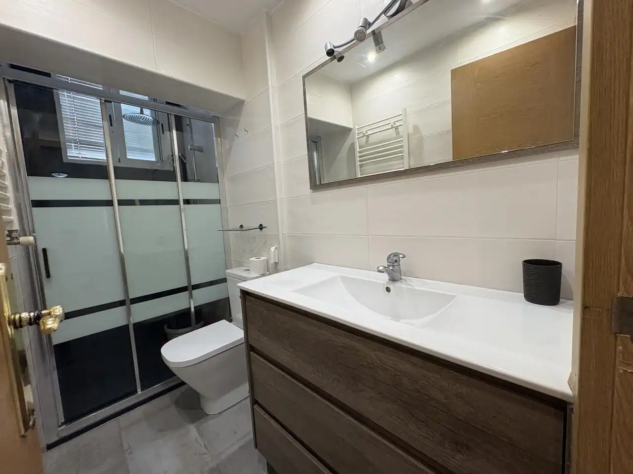 Baño de Planta baja de alquiler en Madrid con Aire acondicionado y Calefacción