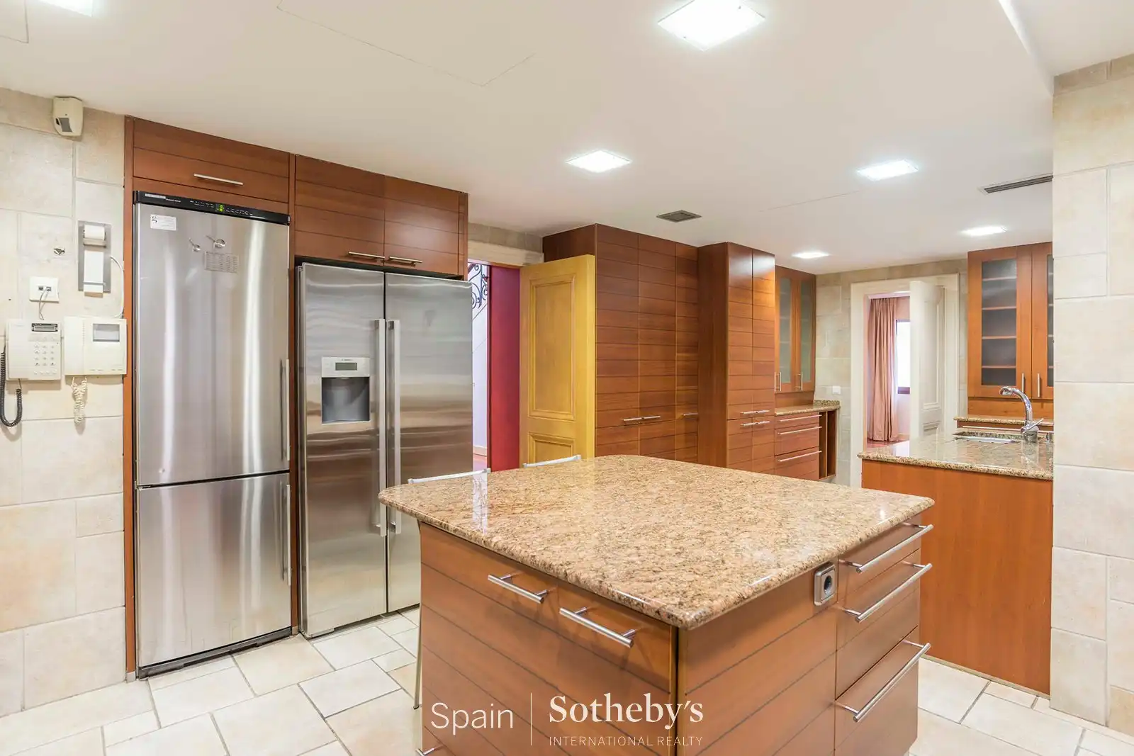 Cocina de Dúplex de alquiler en Madrid con Aire acondicionado, Calefacción y Trastero