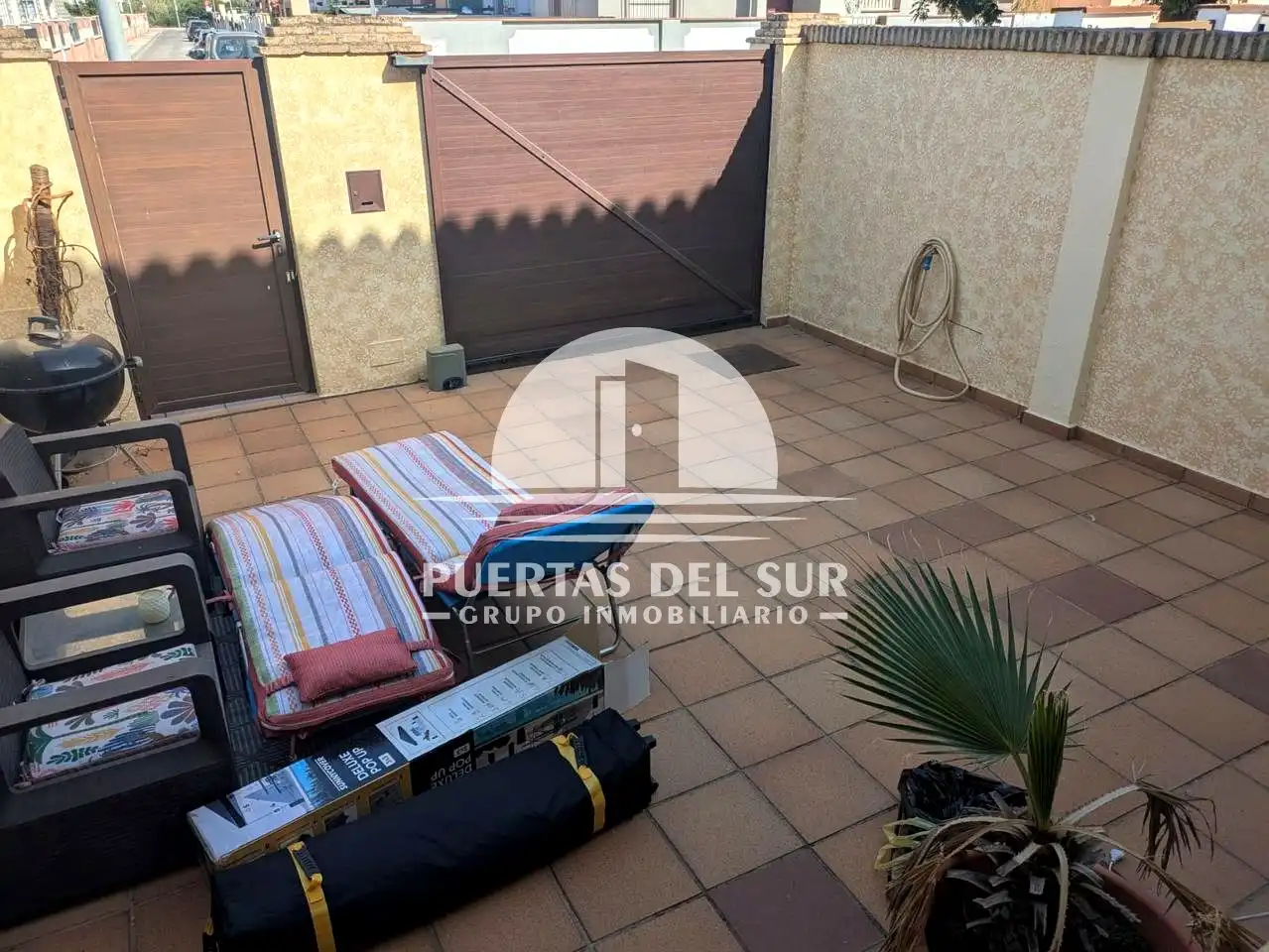 Terrasse von Einfamilien-Reihenhaus zum Verkauf in Rota mit Klimaanlage