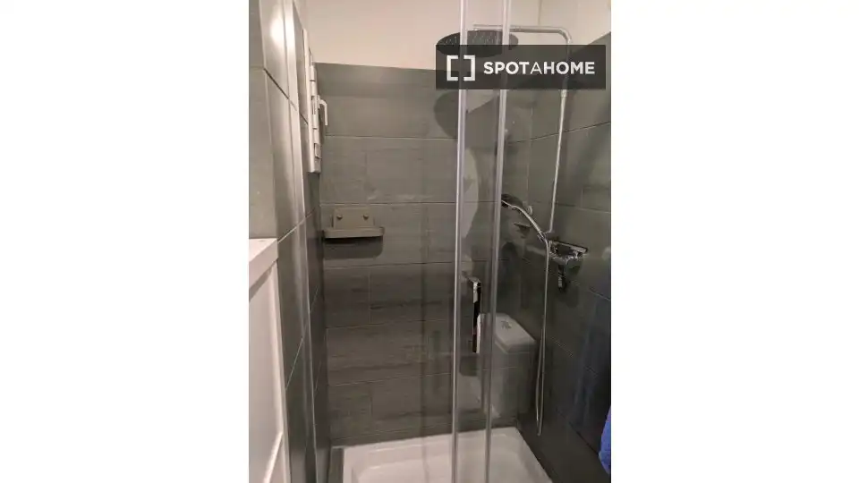 Bathroom of Flat for rent in Barcelona  with Air Conditioner, Heating and Furnished