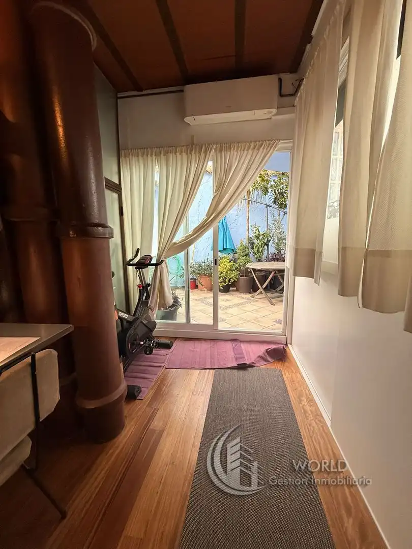 Schlafzimmer von Dachboden zur Miete in Madrid mit Klimaanlage, Heizung und Terrasse