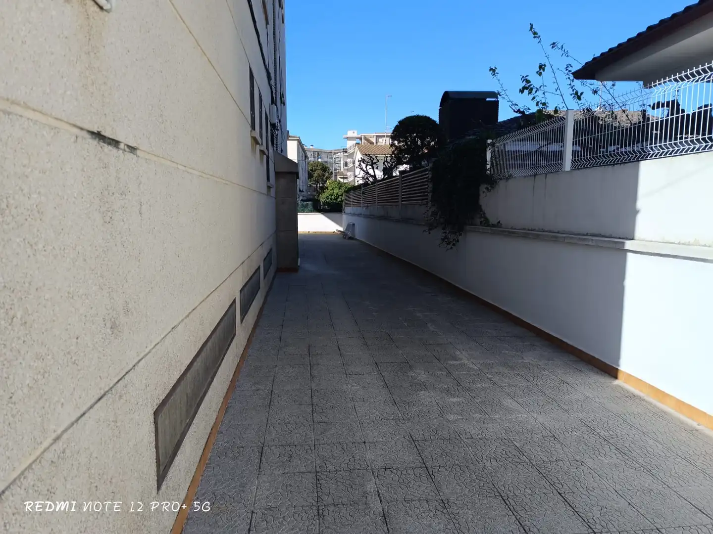 Außenansicht von Wohnung zum Verkauf in Cunit mit Klimaanlage, Terrasse und Abstellraum