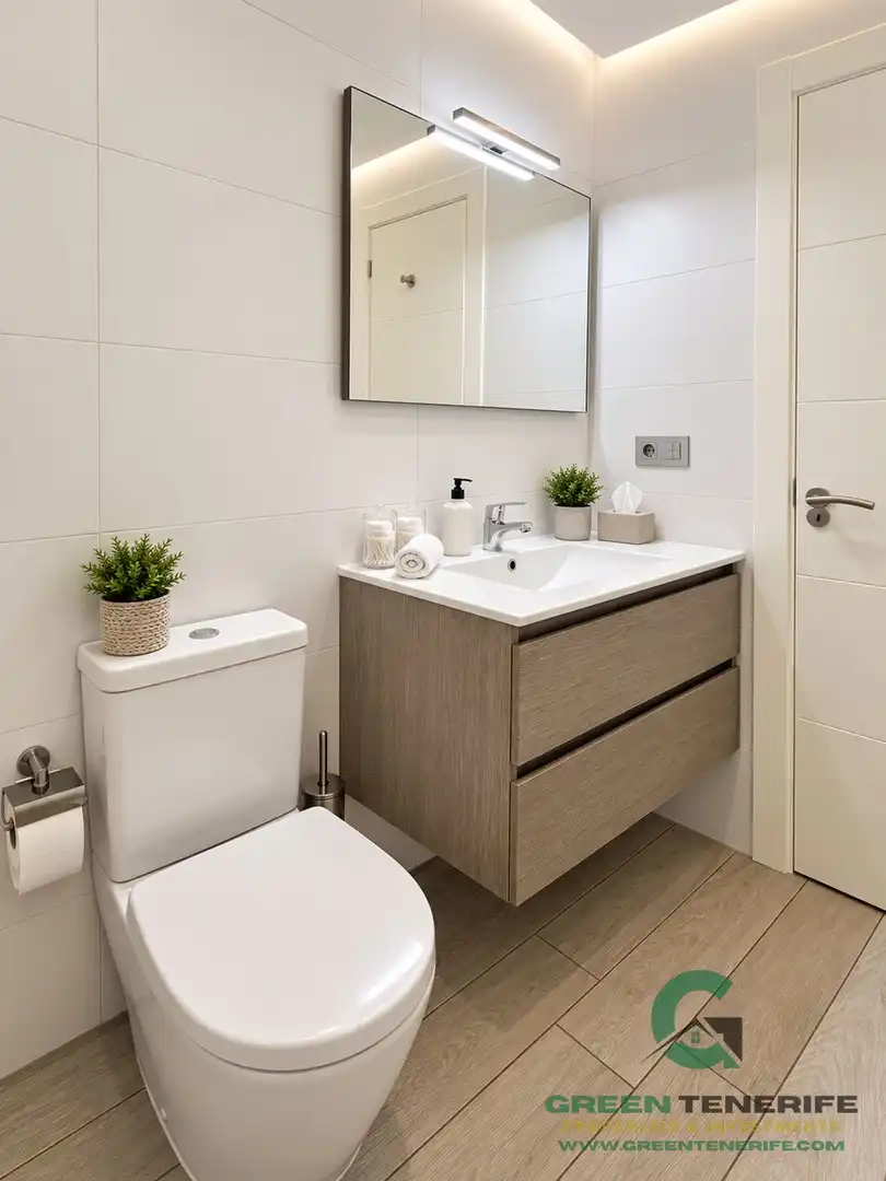 Baño de Piso en venta en Adeje con Aire acondicionado, Terraza y Piscina