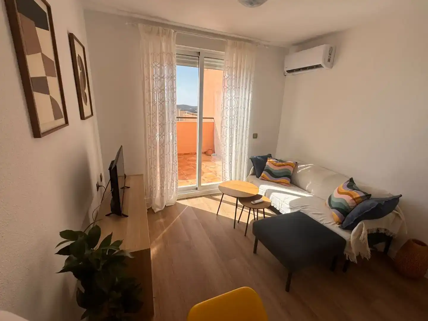 Wohnzimmer von Wohnung zur Miete in Vícar mit Klimaanlage