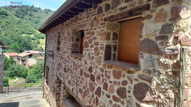 Casa-chalet en Venta en Calle ADRERO en Viniegra de Abajo