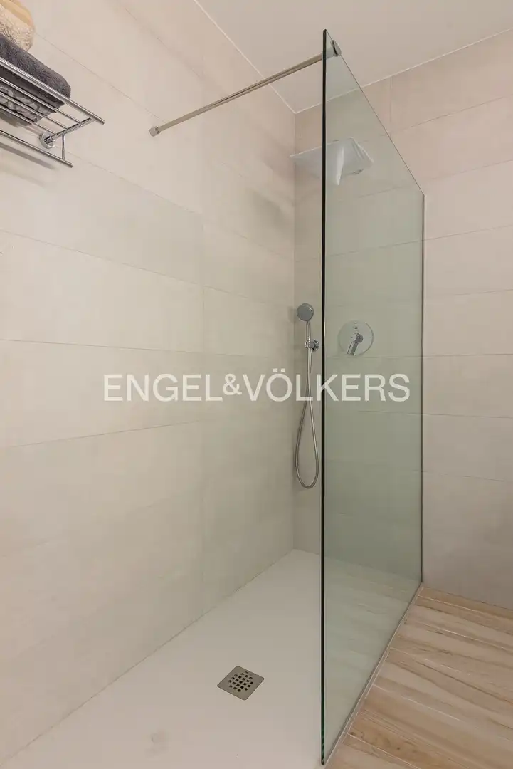 Badezimmer von Wohnung zur Miete in Madrid mit Klimaanlage, Heizung und Möbliert