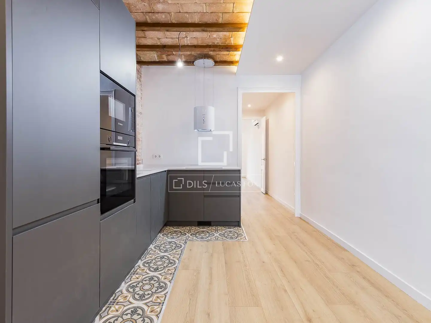 Küche von Wohnung zum Verkauf in Barcelona mit Klimaanlage, Heizung und Parkett