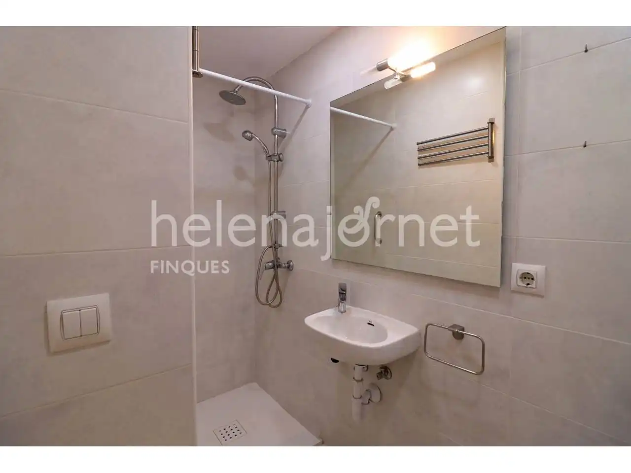 Baño de Piso en venta en Sant Feliu de Guíxols con Aire acondicionado, Calefacción y Alarma