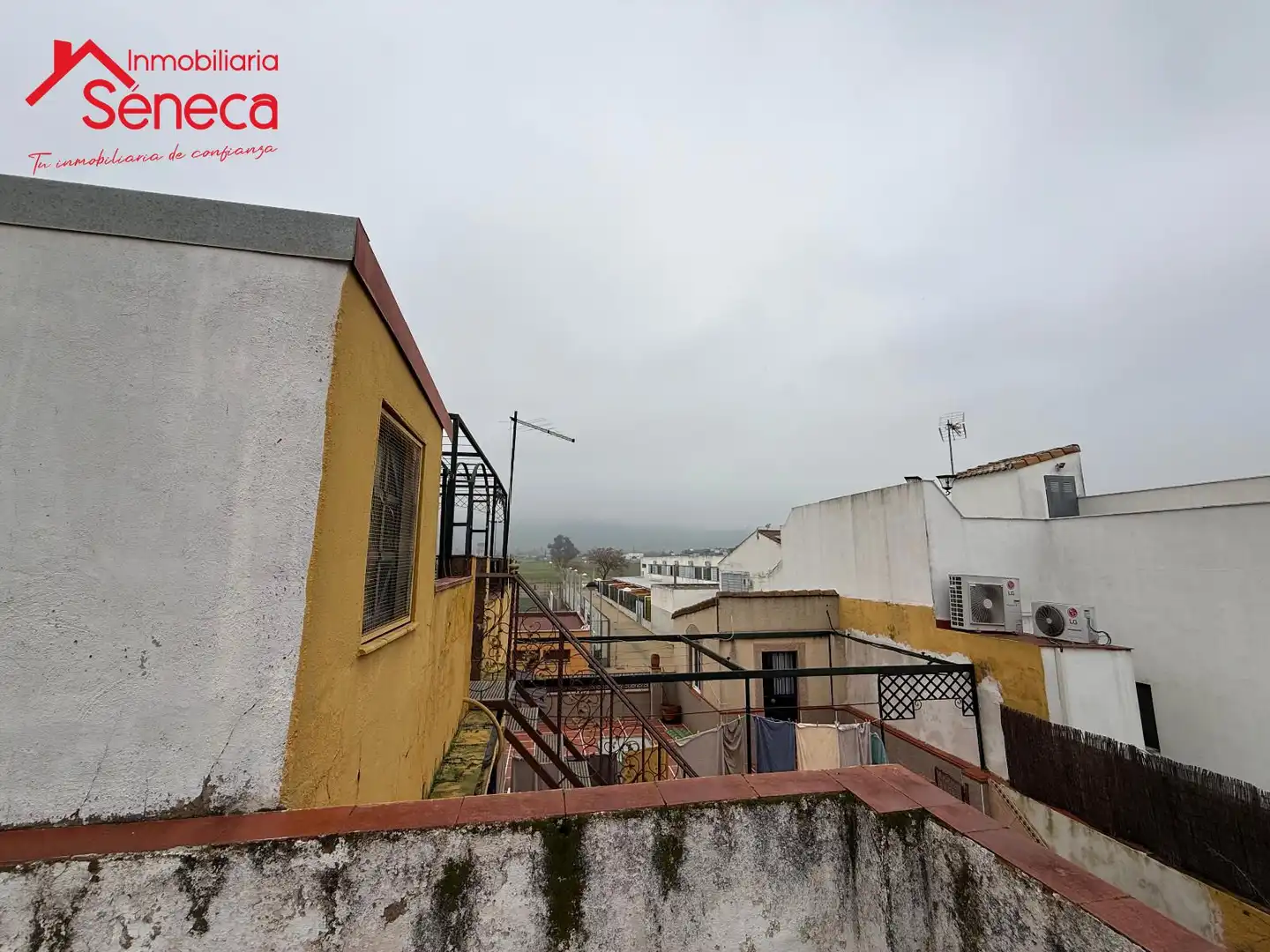 Vista exterior de Casa adosada en venda en Córdoba amb Calefacció, Terrassa i Moblat