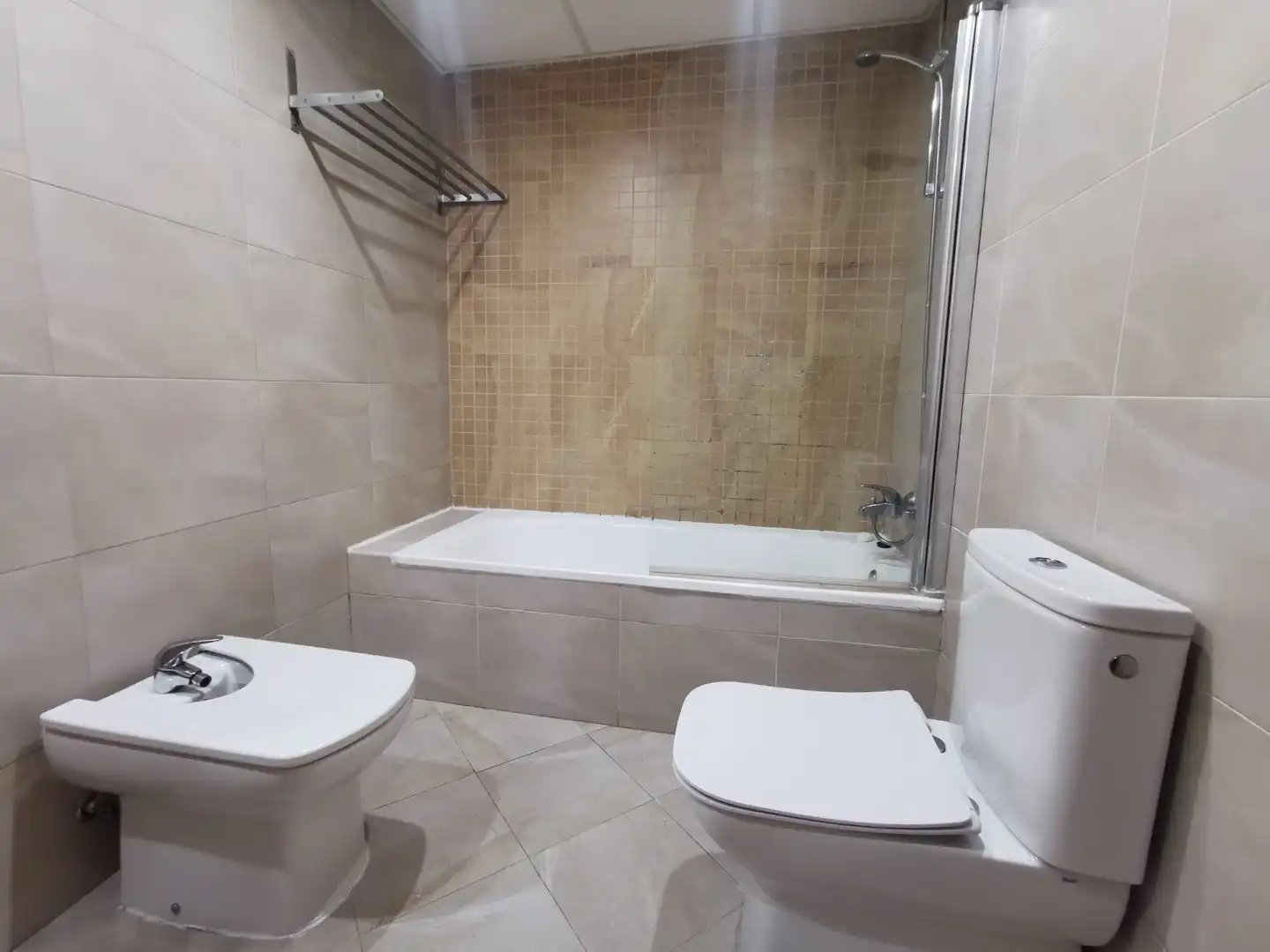Badezimmer von Wohnung zur Miete in Málaga mit Klimaanlage, Heizung und Möbliert