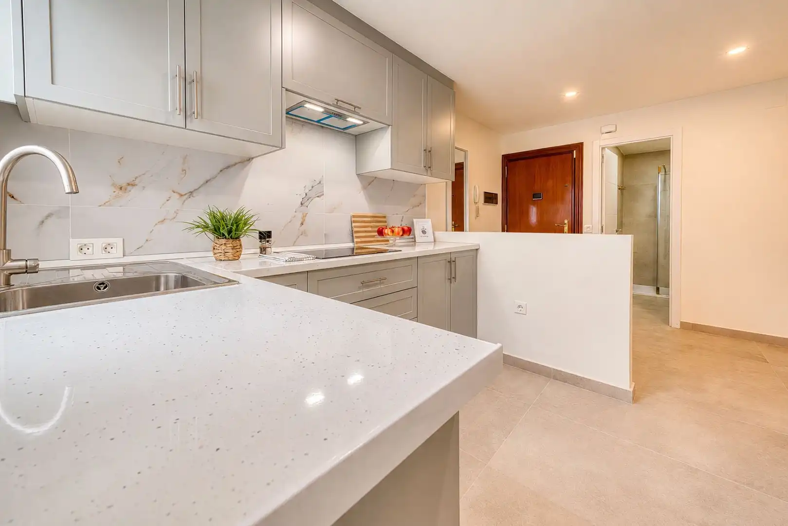 Cuina de Apartament de lloguer en Marbella amb Aire condicionat, Terrassa i Traster