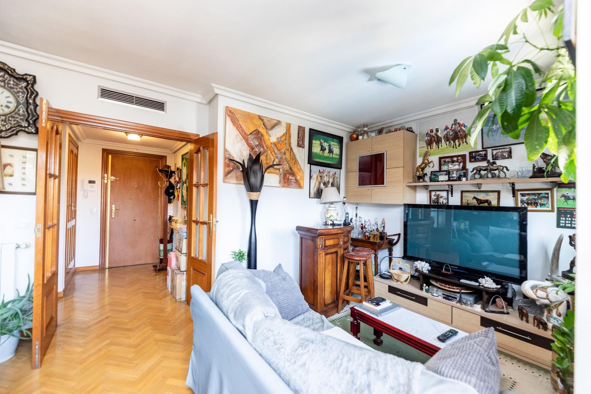 Living room of Flat for sale in Pozuelo de Alarcón  with Air Conditioner, Heating and Private garden